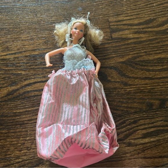 Vintage Mattel 1737 Jewel Secrets Barbie 1986 Doll Necklace And Outfits Included - Picture 7 of 7